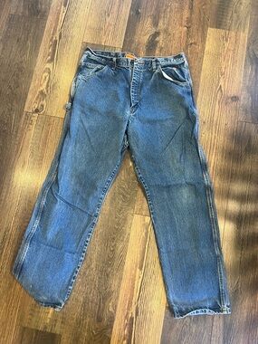 Wrangler Men's Relaxed Blue Jeans - Classic Workwear Style